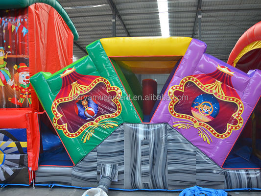 Unterhalten Sie die Kinder mit diesem aufblasbaren Zirkus-Hindernisplatz im Fun City Vergnügungspark