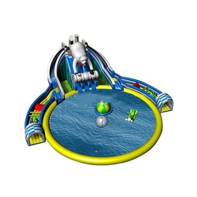 Individuelles Wasserpark mit Pool und Wasserrutsche