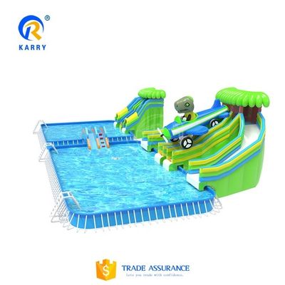 Individuelles Wasserpark mit Pool und Wasserrutsche