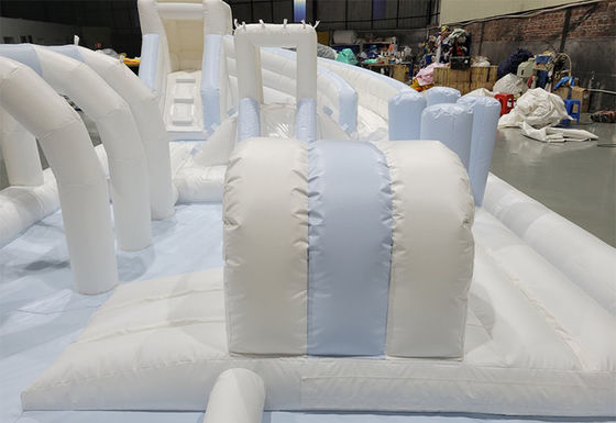 Weißes PVC Unisex Outdoor Hindernisfeld aufblasbares Soft Play-Gerät Kinderspielplatz Rutsche Wasser aufblasbar mit Pool