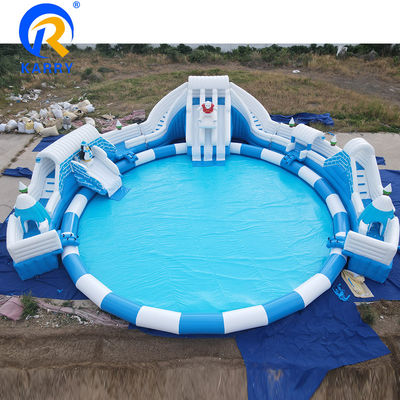 Innenraum aufblasbarer mobiler Wasserpark mit übergroßem Pool Lustiges Eisbärenthema