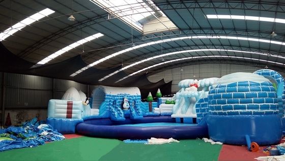 Übergroßes Schwimmbad Moonwalk Aufblasbarer Wasserpark für Kinder und Erwachsene Eisbär Wasserrutsche
