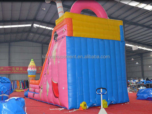 Wasserrutsche mit Kinder-Paddlingpool in Eisfarben