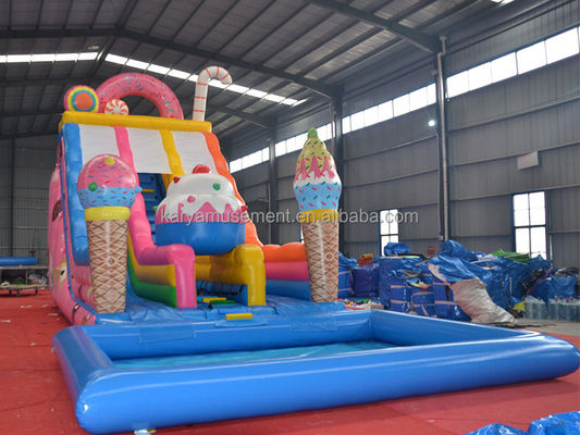 Wasserrutsche mit Kinder-Paddlingpool in Eisfarben