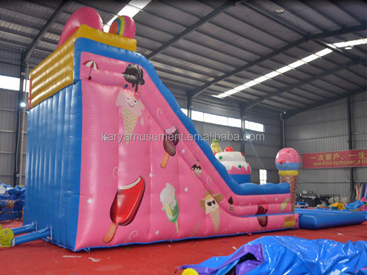 Wasserrutsche mit Kinder-Paddlingpool in Eisfarben