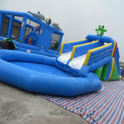Entwurf einer langlebigen aufblasbaren Wasserrutsche und eines Pools für die Unterhaltung von Kindern