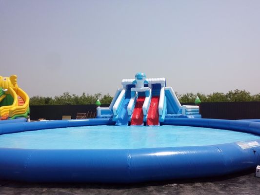 Entwurf einer langlebigen aufblasbaren Wasserrutsche und eines Pools für die Unterhaltung von Kindern