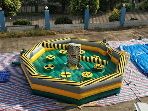 Erleben Sie den Nervenkitzel unseres aufblasbaren Wipeout Kurses perfekt für Partys und mehr