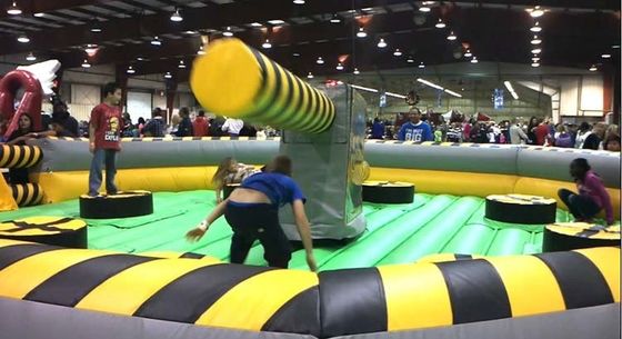 Erleben Sie den Nervenkitzel unseres aufblasbaren Wipeout Kurses perfekt für Partys und mehr