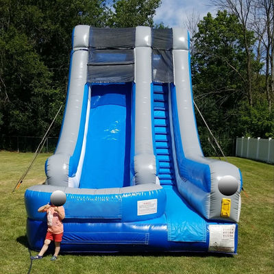 Blaue PVC aufblasbare kommerzielle Wasserrutsche mit Pool und spannendem Design