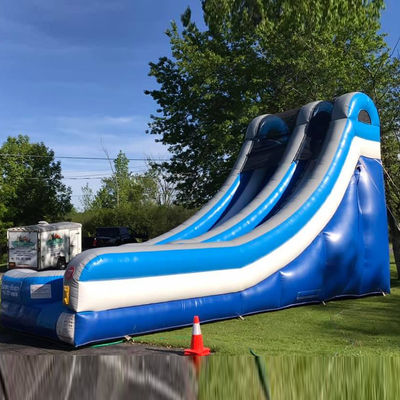 Blaue PVC aufblasbare kommerzielle Wasserrutsche mit Pool und spannendem Design