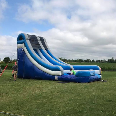 Blaue PVC aufblasbare kommerzielle Wasserrutsche mit Pool und spannendem Design