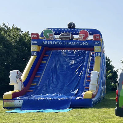 Kommerzielle Vermietung aufblasbare Wasserrutsche mit Rugby-Spieler-Thema und angepasste Farbe