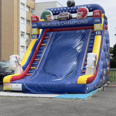 Kommerzielle Vermietung aufblasbare Wasserrutsche mit Rugby-Spieler-Thema und angepasste Farbe