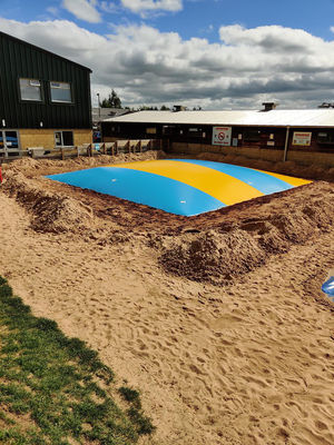 Kommerzielle PVC Aufblasbare Sprungwolke Farbige Sprungkissen Pad für Kinder und Erwachsene