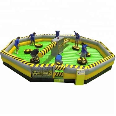 Features PORTABLE Meltdown Aufblasbare Herausforderung Sport Spiel für Erwachsene PVC Springen Spaß