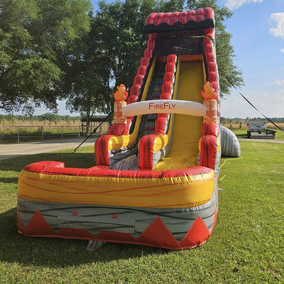 CE/EN71/EN14960 Zertifizierte Wasserprallhausrutsche mit Pool und Spielplatz im Hinterhof