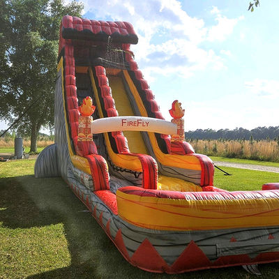 CE/EN71/EN14960 Zertifizierte Wasserprallhausrutsche mit Pool und Spielplatz im Hinterhof