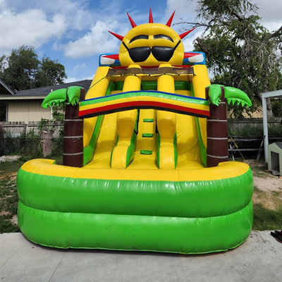 Aufblasbare Spielzeuge für Kinder im Freien Kleine Sonnensprungrutsche mit Pool und Dual Slip n' Slide