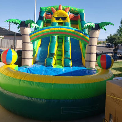 Aufblasbare Spielzeuge für Kinder im Freien Kleine Sonnensprungrutsche mit Pool und Dual Slip n' Slide