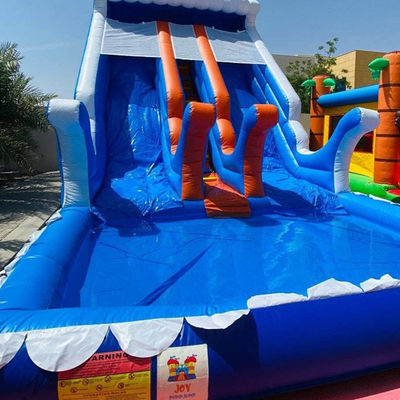 angepasste farbige aufblasbare Wasserpark-Ausrüstung mit großem Pool und zwei breiten Rutschen