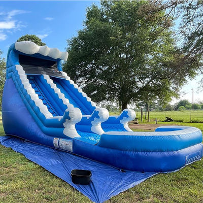 Individuelles Logo Sommer aufblasbarer Wasserpark mit blauen Wellen Wasserrutsche