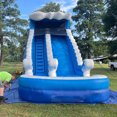 Individuelles Logo Sommer aufblasbarer Wasserpark mit blauen Wellen Wasserrutsche