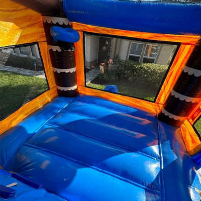 Kinder-Spielplatz aufblasbares Sprunghaus mit Schieberad und Palmenbaum