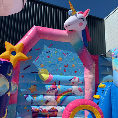 Kommerzielle PVC-Kinder-Trampolin-Spiele Regenbogen-Einhorn aufblasbare Spaß-Stadt mit Rutsche