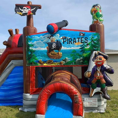 27 Fuß Erwachsenengröße Piratenschiff Aufblasbares Sprunghaus mit Rutsche und Wasserrutsche