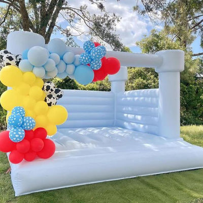 Logo Custom Logo gedruckt Weiß aufblasbarer Türsteher für Party Moonwalk Bouncy Castle
