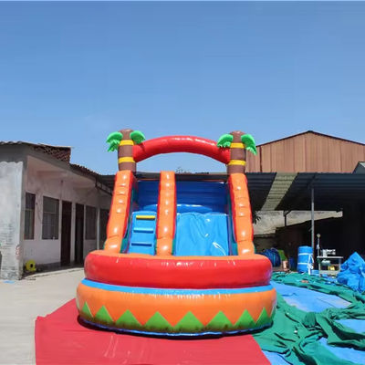 Vermietung von aufblasbaren Wasserrutschen mit Pool