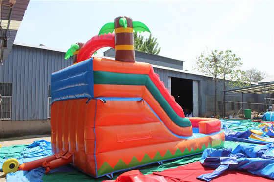Vermietung von aufblasbaren Wasserrutschen mit Pool
