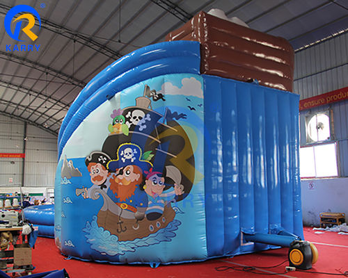 Outdoor-Unterhaltung Große aufblasbare Wasserrutsche zum Thema Piraten für Kinderpartys
