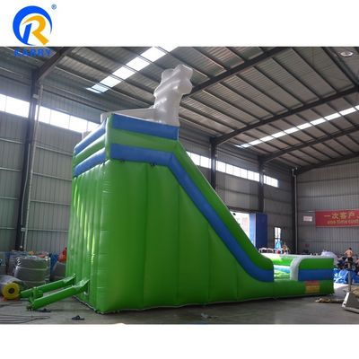 Aufblasbare Wasserrutsche für Kinder und Erwachsene Spielen Grünes PVC Material kann angepasst werden