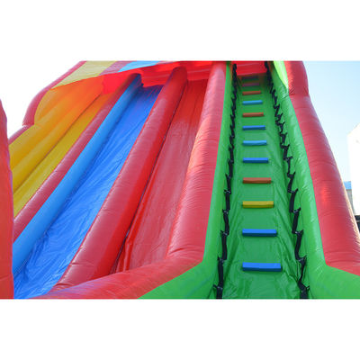 Sommer-Must-Have Mehrfarbige aufblasbare Wasserrutsche mit Pool und Zip Line OEM akzeptabel