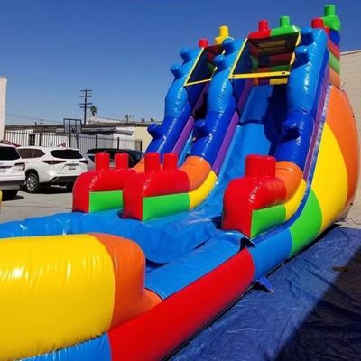 5-10 Passagiere Aufblasbare Wasserrutschen mit Regenbogen-Pool und Rutschenpaket