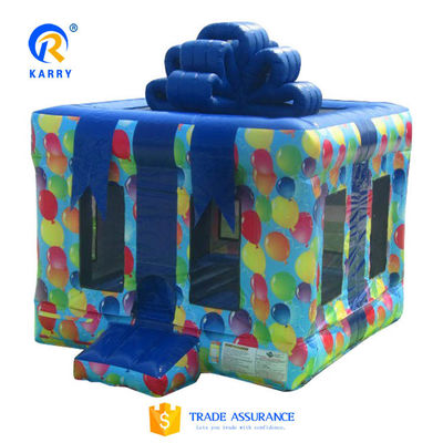 Eigenschaften PORTABLE Aufblasbare schicke Geschenkbox Wasser Jumper Türsteher Haus zum Verkauf