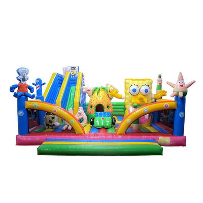 Auf der Messe muss man den kommerziellen SpongeBob Bounce Castle Trampolin mit Rutsche