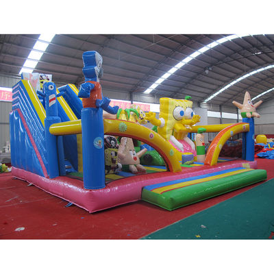 Auf der Messe muss man den kommerziellen SpongeBob Bounce Castle Trampolin mit Rutsche