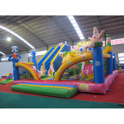 Auf der Messe muss man den kommerziellen SpongeBob Bounce Castle Trampolin mit Rutsche