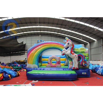 Maßgeschneiderte Größe 3D Regenbogen Einhorn Schloss Wasserrutsche Kombination perfekt für Partys