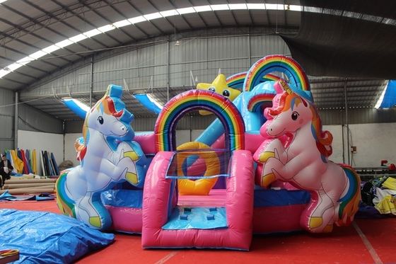 Maßgeschneiderte Größe 3D Regenbogen Einhorn Schloss Wasserrutsche Kombination perfekt für Partys