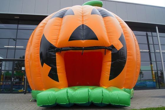 Machen Sie Ihre Halloween-Party mit unserem aufblasbaren Kürbis-House zum Erfolg.