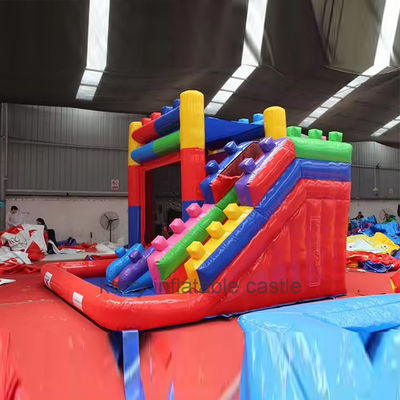 Commercial Jumping Castle Combo mit aufblasbaren PVC-Bausteinen und Rutschen