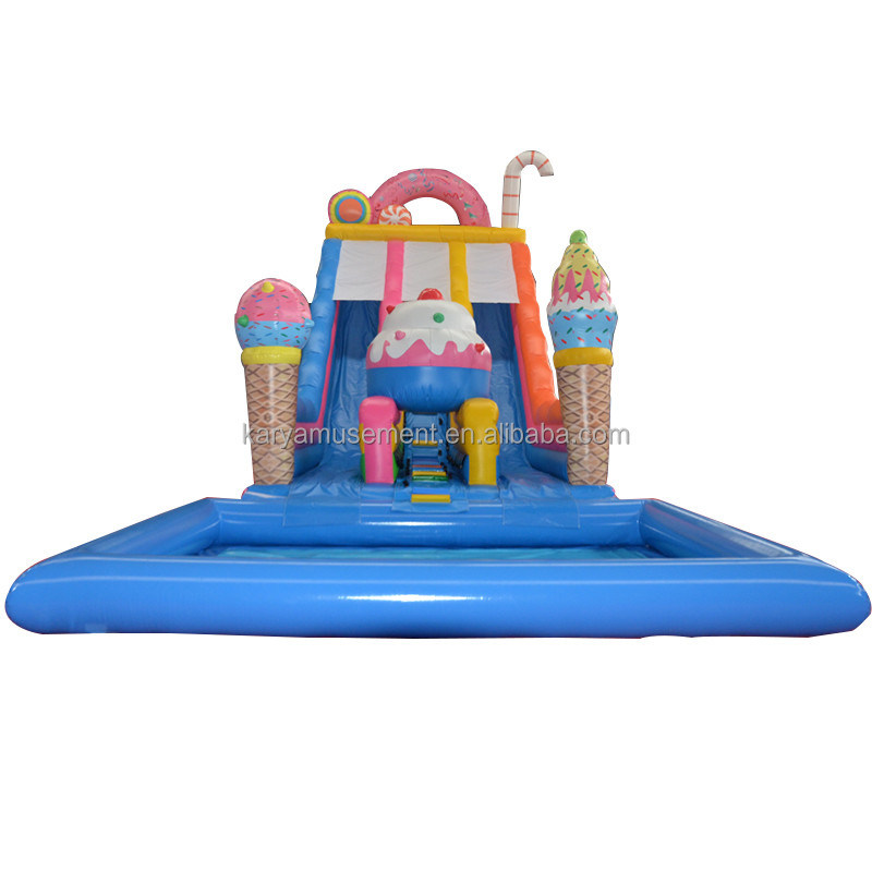 Wasserrutsche mit Kinder-Paddlingpool in Eisfarben